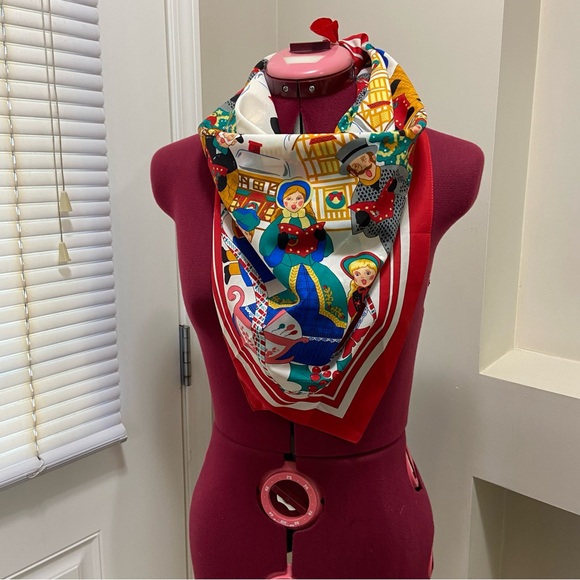 Vintage woman Christmas Carrol theme 30” X 31” scarf. Pre owned. - Picture 4 of 4